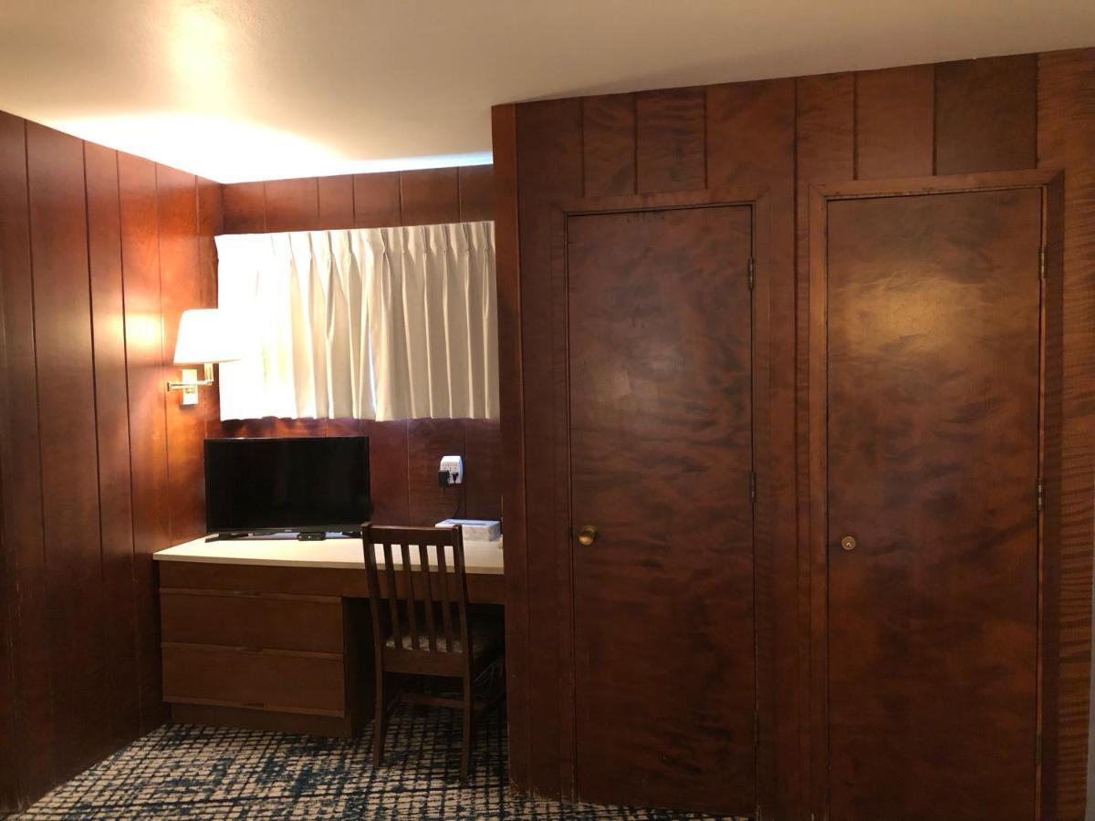 Curly Redwood Lodge Кресент-Сити Экстерьер фото